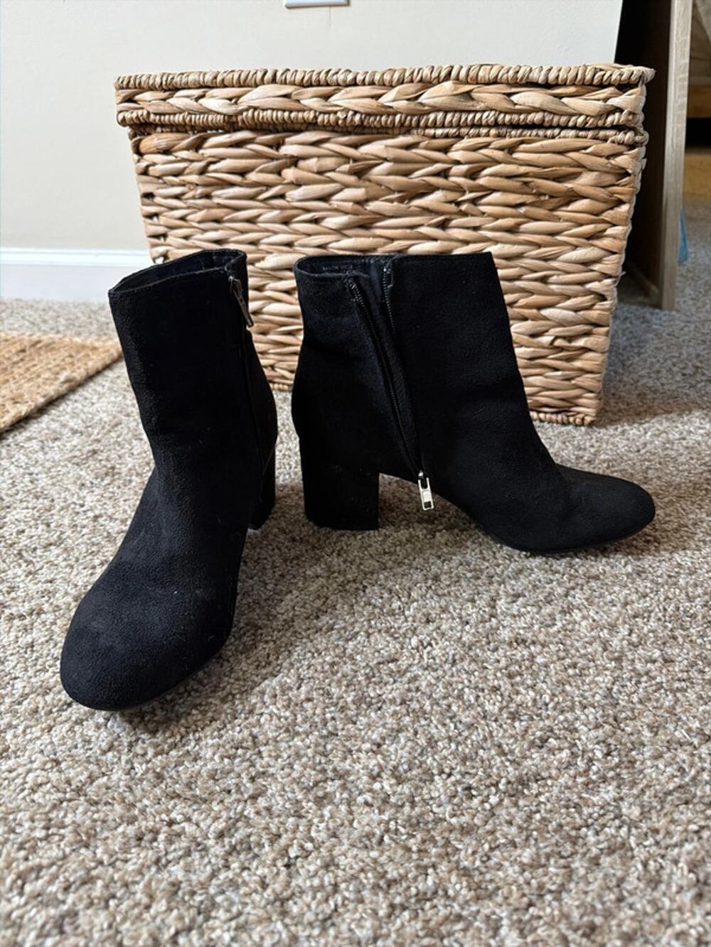 Rebel by Izzy Black faux suede ankle boots black 10 381